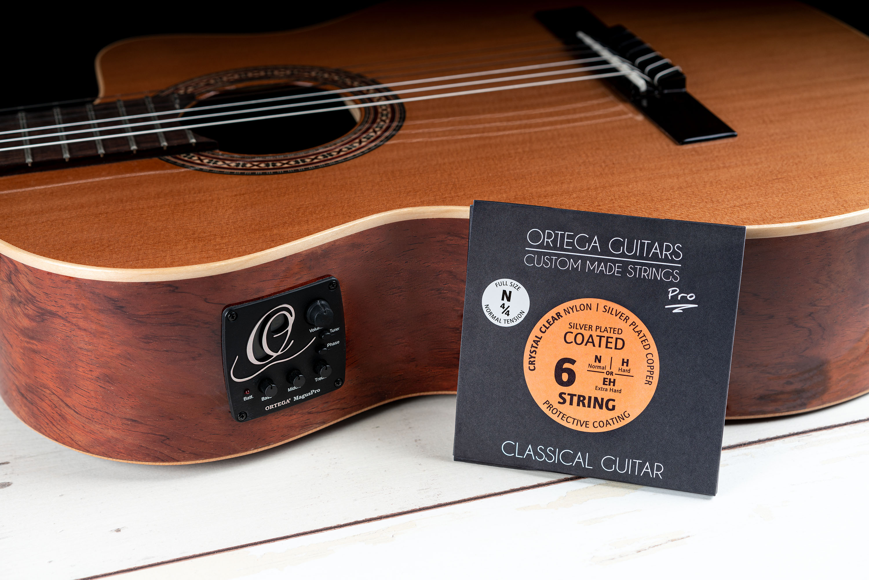 ORTEGA Custom Made Strings Pro 4/4 Mensur - Konzertgitarre 6 String