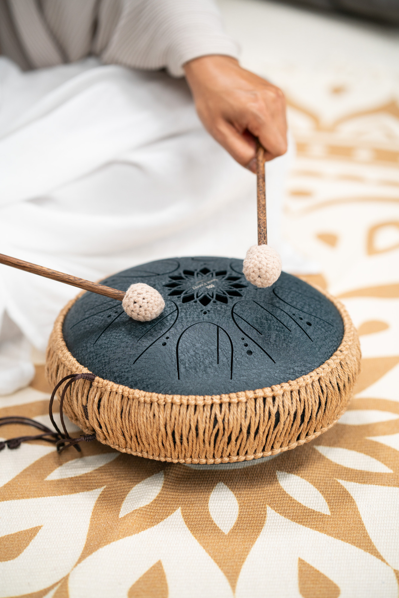 MEINL Sonic Energy MOSTD2NB  Medium Octave Steel Tongue Drum 10“ - C Moll - 8 Töne - 432 Hz - Navy Blue